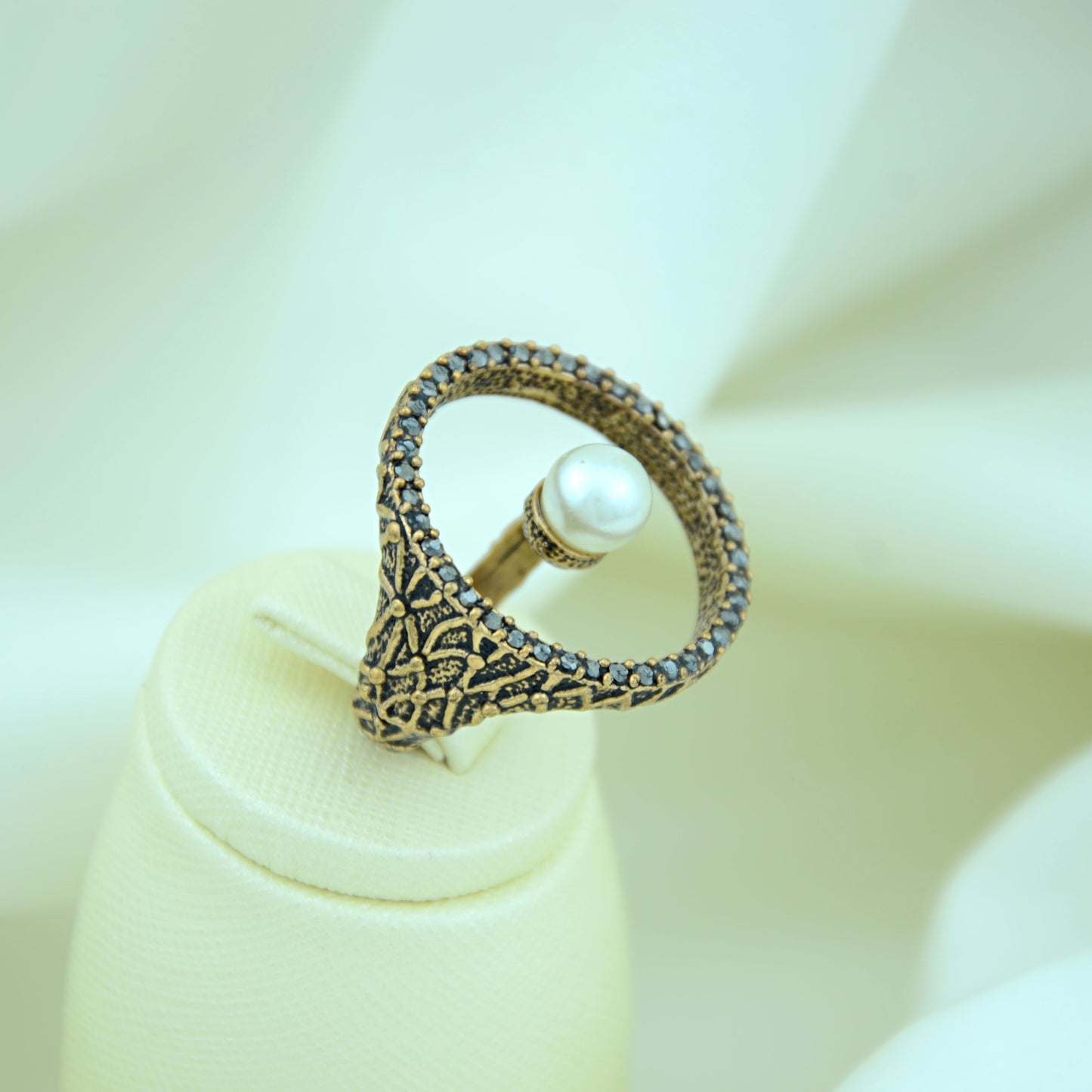 VIP model Pearl And Hematite Women's Ring - RIPP57